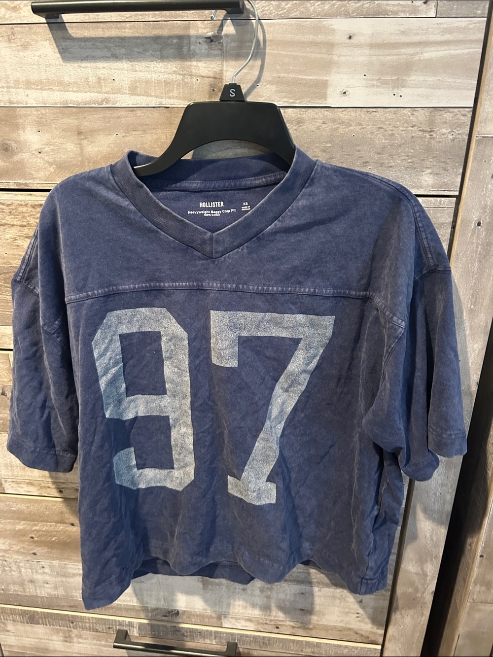 Hollister Men's Navy V-Neck Jersey Shirt with '97' Graphic
